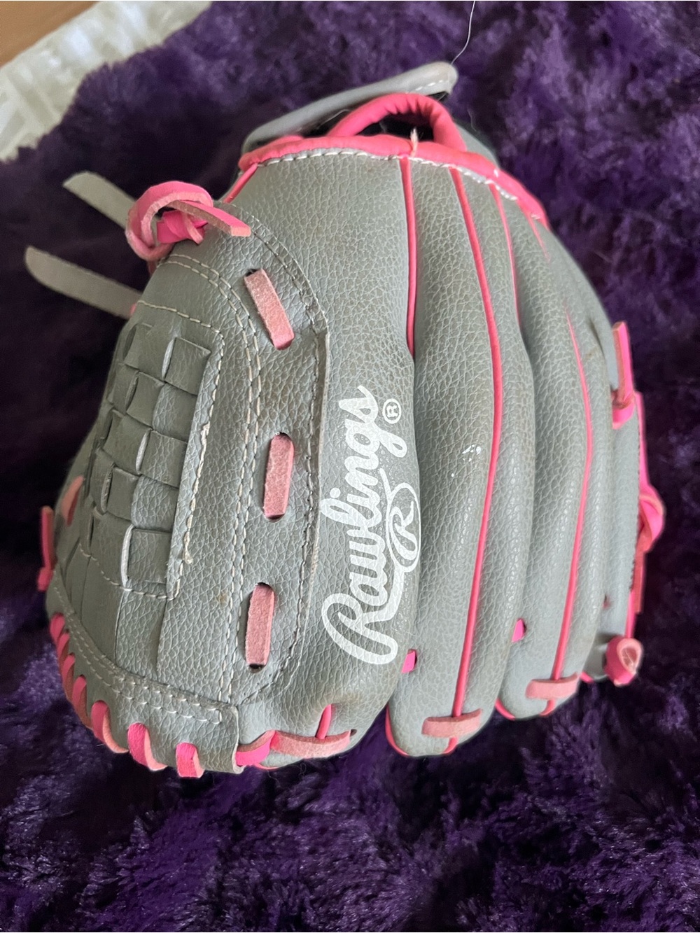 Rawlings Girls Storm Softball Glove 10" Gray/Pink Right Handed Throw, ST100GP